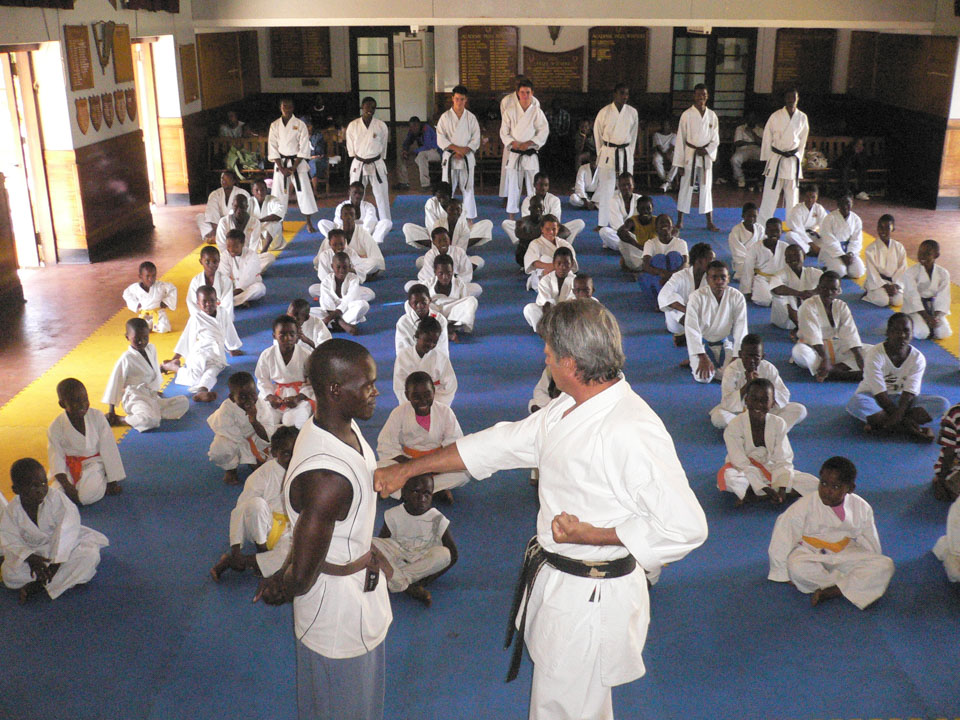 Soon Pretorius correcting a student's technique