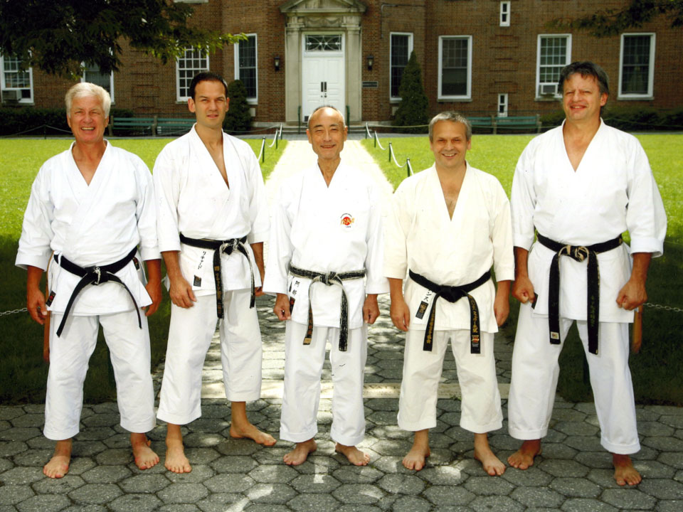 Soon Pretorius with senior instructors after training
